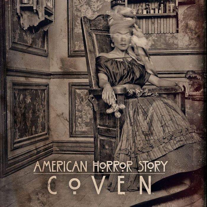 Um dos posteres divulgados da nova temporada da série &quot;American Horror Story: Coven&quot;!