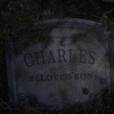 Em "Pretty Little Liars", Alison (Sasha Pieterse) e Jason (Drew Van Acker) acreditam que Charles está morto depois de achar a sua lápide