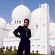 Durante sua turnê "Diamonds World Tour", Rihanna passou por Abu Dhabi, nos Emirados Árabes. Um país com cultura totalmente diferente da do Brasil e com paisagens e monumentos exuberantes