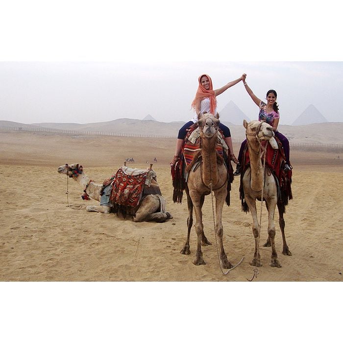 Wanessa Camargo já levou sua irmã e bff de Bruna Marquezine, Camilla Camargo, para dar uma volta no Egito e conhecer as pirâmedes. Elas ainda andaram de camelo