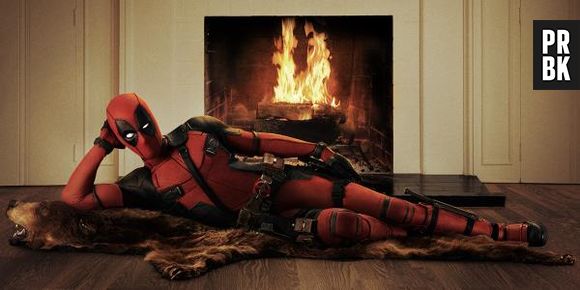 A primeira imagem de Ryan Reynolds usando o uniforme do mutante, em "Deadpool", foi revelada há pouco tempo