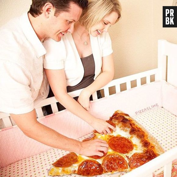 Esses pais estão apaixonados pelo seu bebê pizza