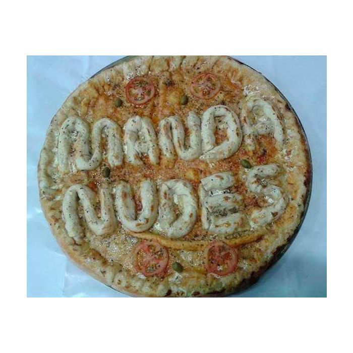 Não tem um melhor pedido de nudes do que esse na pizza, né?