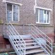  Essa escada &eacute; para ajudar as pessoas a pularem a janela? 