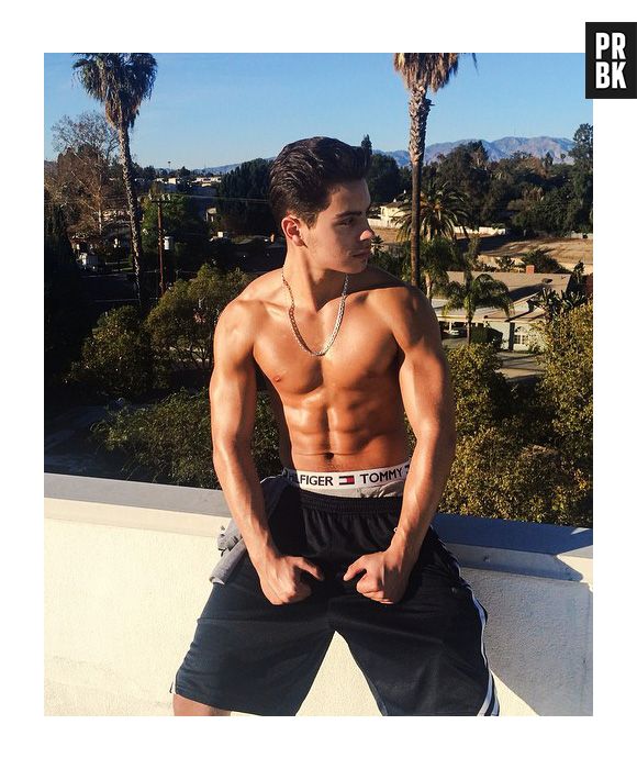 Jake T. Austin era bem novinho no Disney Channel, mas o Max de "Os Feiticeiros de Waverly Place" cresceu e ficou super saradinho!