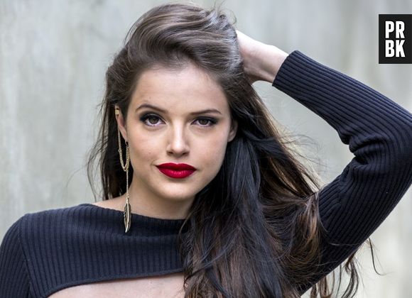 Destaque na pele de Giovanna em "Verdades Secretas", Agatha Moreira conta como mantém o corpo em dia