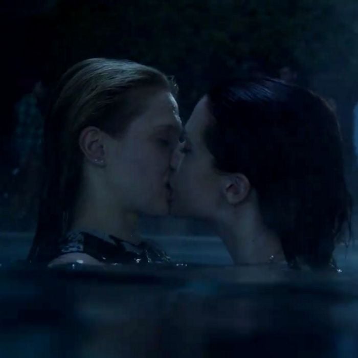 Amy (Rita Volk) e Karma (Katie Stevens) vão se beijar outra vez em &quot;Faking It&quot;