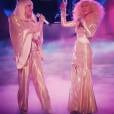 Com figurinos da década de 1970, Christina Aguilera e Lady Gaga cantaram a música "Do What U Want" e arrasaram na final do "The Voice US"