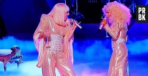 A apresentação de Christina Aguilera e Lady Gaga no final do "The Voice US" marcou a carreira das duas cantoras e causou um frisson na internet