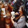 Rihanna aproveitou o Carnaval de Barbados para tomar um bons drinques