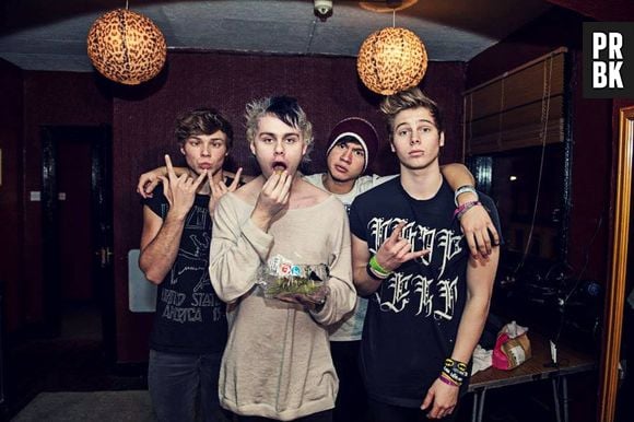 5 Seconds of Summer se tornou famoso por fazer covers de artistas no YouTube