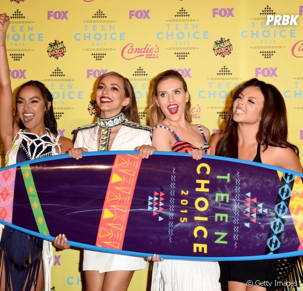 Meninas do Little Mix comemoram prêmio no Teen Choice Awards