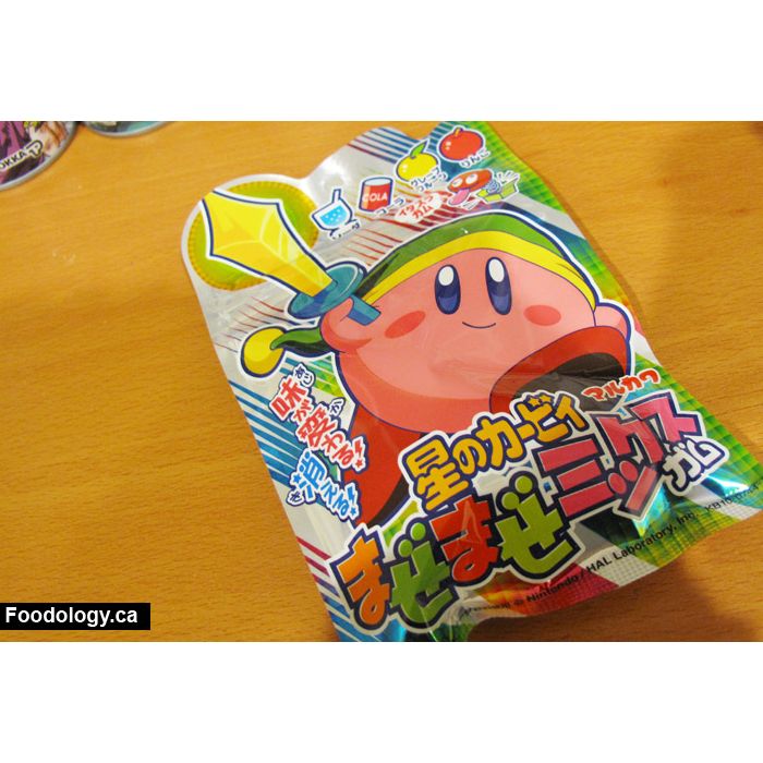  Existem vários tipos de doces estranhos no Japão e esse com certeza é mais um deles. Mas é do Kirby, então tá valendo! 
