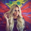 Kesha pediu para seus seguidores lhe enviarem dentes! E eles enviaram. A cantora recebeu mais de mil dentes humanos