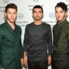 Os Jonas Brothers já ganharam um tubarão morto! Não dá para entender cabeça de fã...