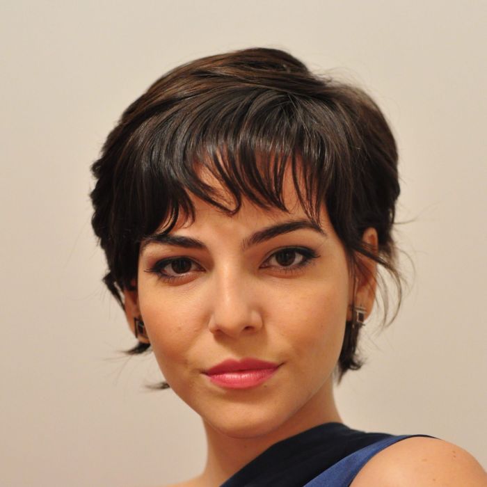 Com os cabelos curtinhos, Tainá Müller integrou o elenco de &quot;Insensato Coração&quot;, em 2011
