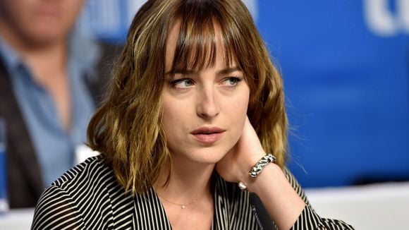 Dakota Johnson, de "50 Tons de Cinza", desabafa sobre assédio dos homens: "Estão com medo de mim"