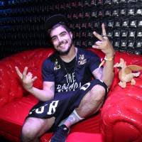 Caio Castro, de "I Love Paraisópolis", beija desconhecida em festa após o Rock in Rio