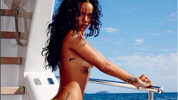 Rihanna no Rock in Rio 2015: cantora desembarca no Brasil e vira assunto mais comentado no Twitter!