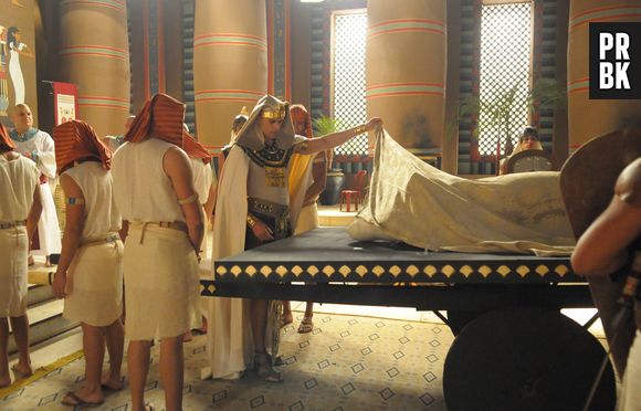 Enquanto isso, a quinta praga já chegou em "Os Dez Mandamentos", da Record