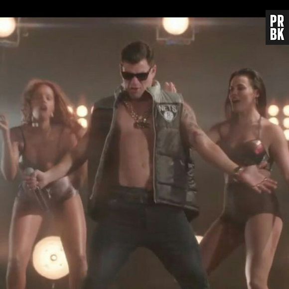 Em "A Regra do Jogo", Juliano Cazarré é o funkeiro ousado MC Merlô