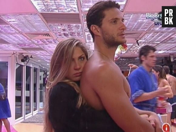 Renatinha tocou o terror no "BBB12". Além de beijar Jonas, ela também lascou umas bitocas em Ronaldo