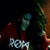 Selena Gomez posou sexy com a camisa de Romeo Miller, seu amigo