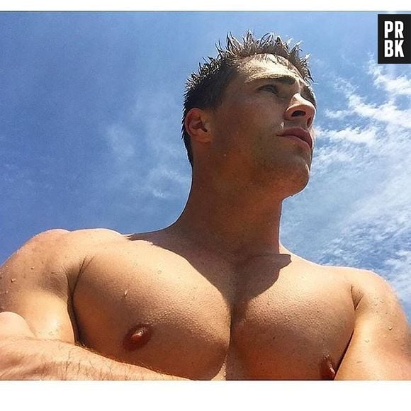 Um Colton Haynes lá na sua casa, hein? Nada mal!