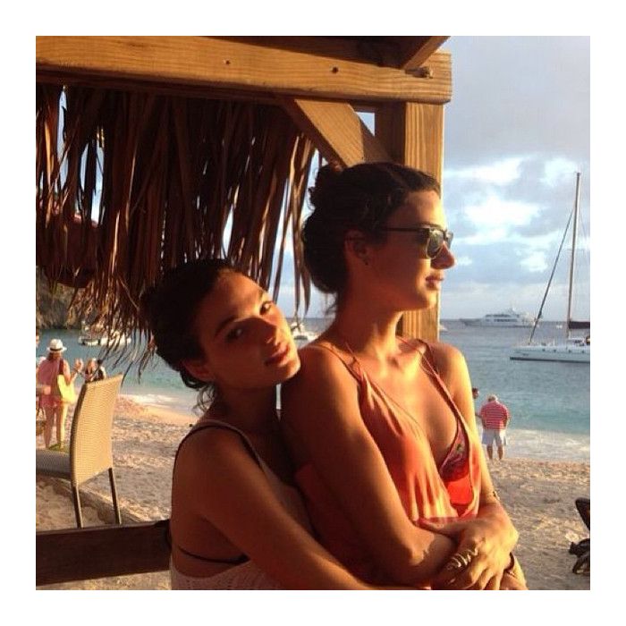 Thaila Ayala e Isis Valverde aproveitaram os dias de sol no paraíso caribenho de St. Barth