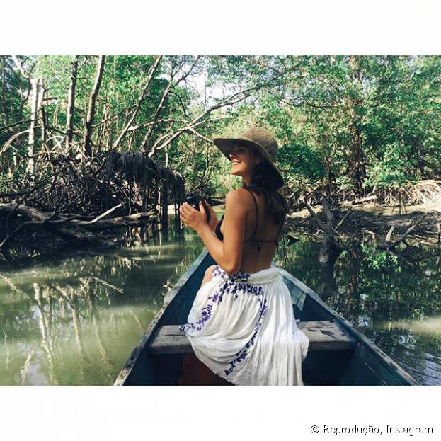 Após "I Love Paraisópolis", Bruna Marquezine curte férias em Alagoas