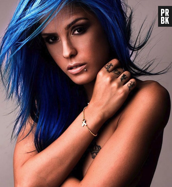 Tati Zaqui canta e dança em mais um episódio de sua websérie