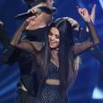 Selena Gomez coroa boa fase arrasando ao cantar "Same Old Love" no American Music Awards 2015