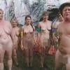 Em "Naked Jungle", subcelebridades eram postas para participar de várias provas físicas, só que peladas.