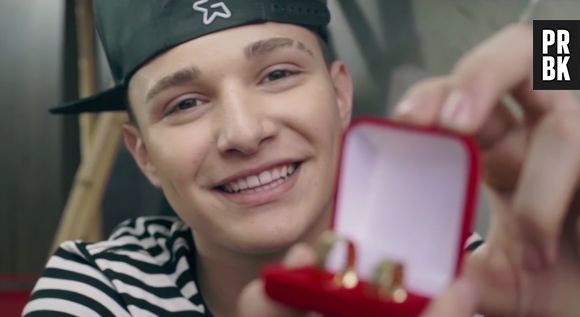 MC Gui pede Bella em casamento no clipe de "Cinderela"