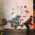 Ian Somerhalder brincou com uma grafitti na parede!
