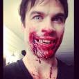 O astro de "The Vampire Diaries", Ian Somerhalder, mostra sua maquiagem para o vampiro Damon!