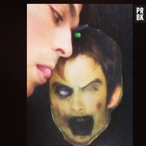 Ian Somerhalder brincou no Halloween com uma máscara feita com seu próprio rosto!