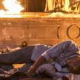 Em "Totalmente Demais",  Jacaré (Sérgio Malheiros) e seu bonde deixam Jonatas (Felipe Simas) em cinema em chamas