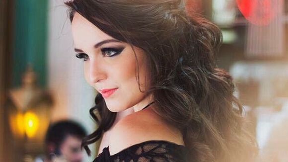 Larissa Manoela, de "Cúmplices de Um Resgate", renova com o SBT por 2 anos! Entenda o fenômeno