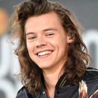 Harry Styles, do One Direction, registra músicas inéditas e aumenta rumores de carreira solo!