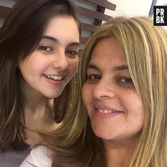 Klara Castanho, de "Além do Tempo", e a mãe Karla Castanho