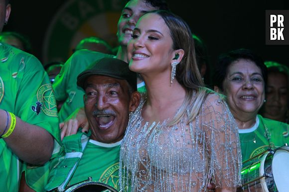 Claudia Leitte aparecerá na Avenida quase nua