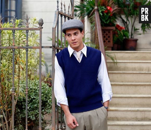 Arthur Aguiar, de "Êta Mundo Bom", surpreende fãs na madrugada de segunda (25), e mostra momento em que faz terceira tatuagem