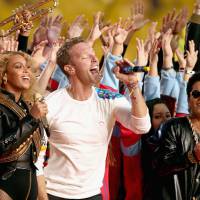 Super Bowl 2016: Coldplay, Beyoncé e Bruno Mars arrasam com performance incrível no mega evento!