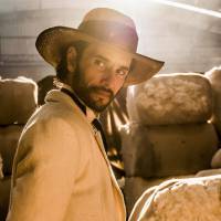 Rodrigo Santoro, da novela "Velho Chico", comemora retorno à TV: "Estava sentindo falta!"