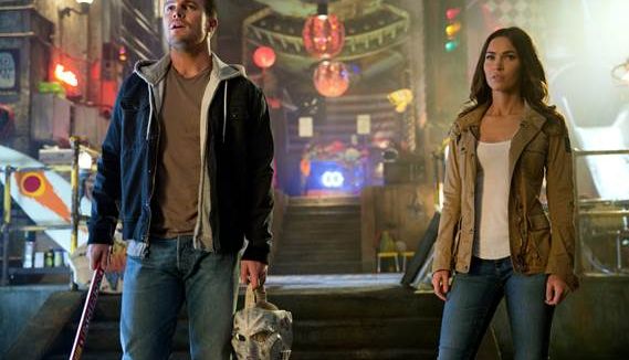 Stephen Amell, de "Arrow", e Megan Fox devem vir ao Brasil para a divulgação de "Tartarugas Ninja 2"