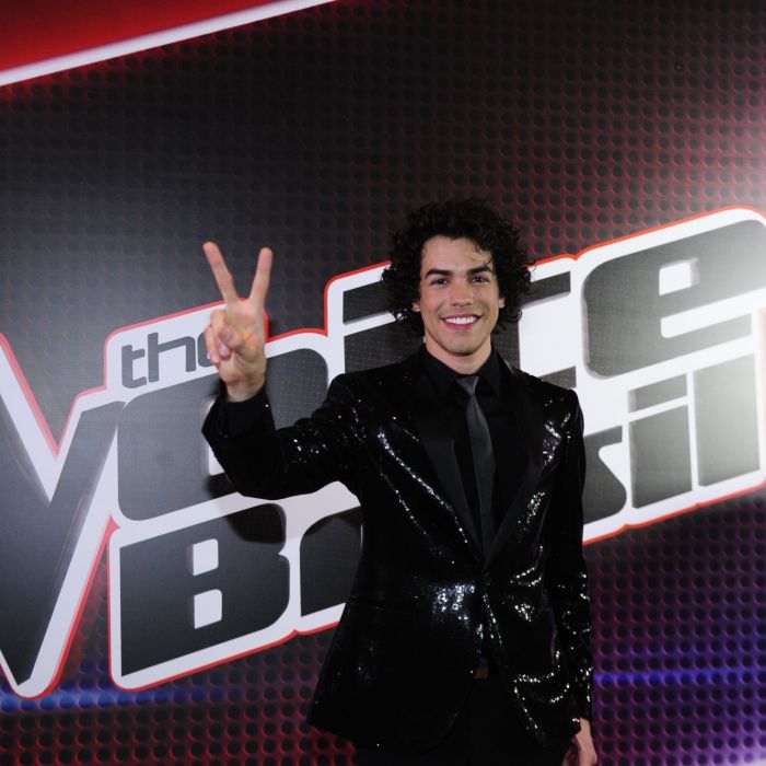 Sam Alves comemora a vitória em &quot;The Voice Brasil&quot;