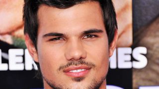 Taylor Lautner comemora seus 22 anos! Parabéns ao lobo mais gato do cinema!