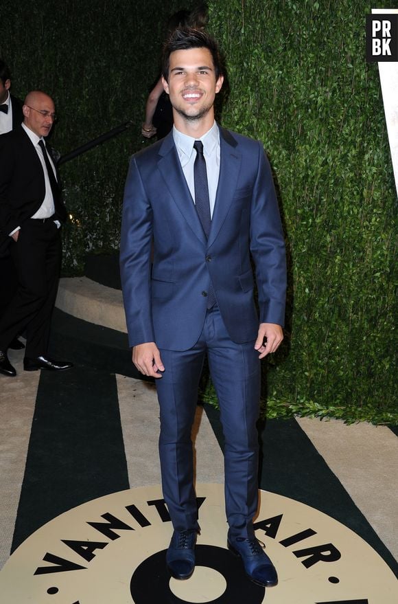 Taylor Lautner na Vanity Fair Oscar Party em 2013