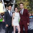 Com seus colegas Kristen Stewart e Robert Pattinson, Taylor Lautner  no lançamento do filme "Eclipse"  